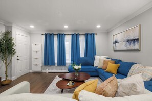 Smart TV - NJ Getaway: Modern Luxury with King-Sized Comfort (Jersey City)