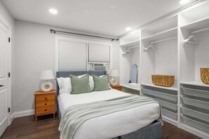 2 slaapkamers, een strijkplank/strijkijzer, gratis wifi, beddengoed