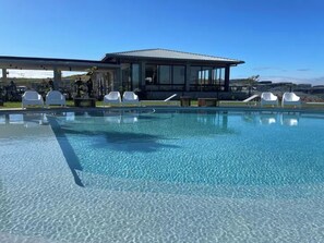 Pool - Fantastic 3-bedroom house in eMdloti perfect for your getaway! (eMdloti)