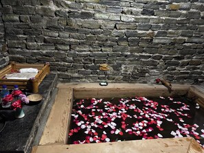 熱石按摩、泰式按摩