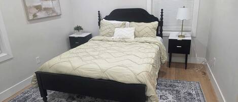 3 chambres, fer et planche à repasser, Wi-Fi, draps fournis