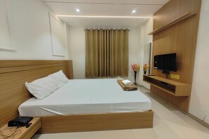 Desk, free WiFi, bed sheets