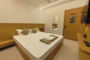 Desk, free WiFi, bed sheets