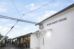 Exterior - Alma Guest House (Tasikmalaya)