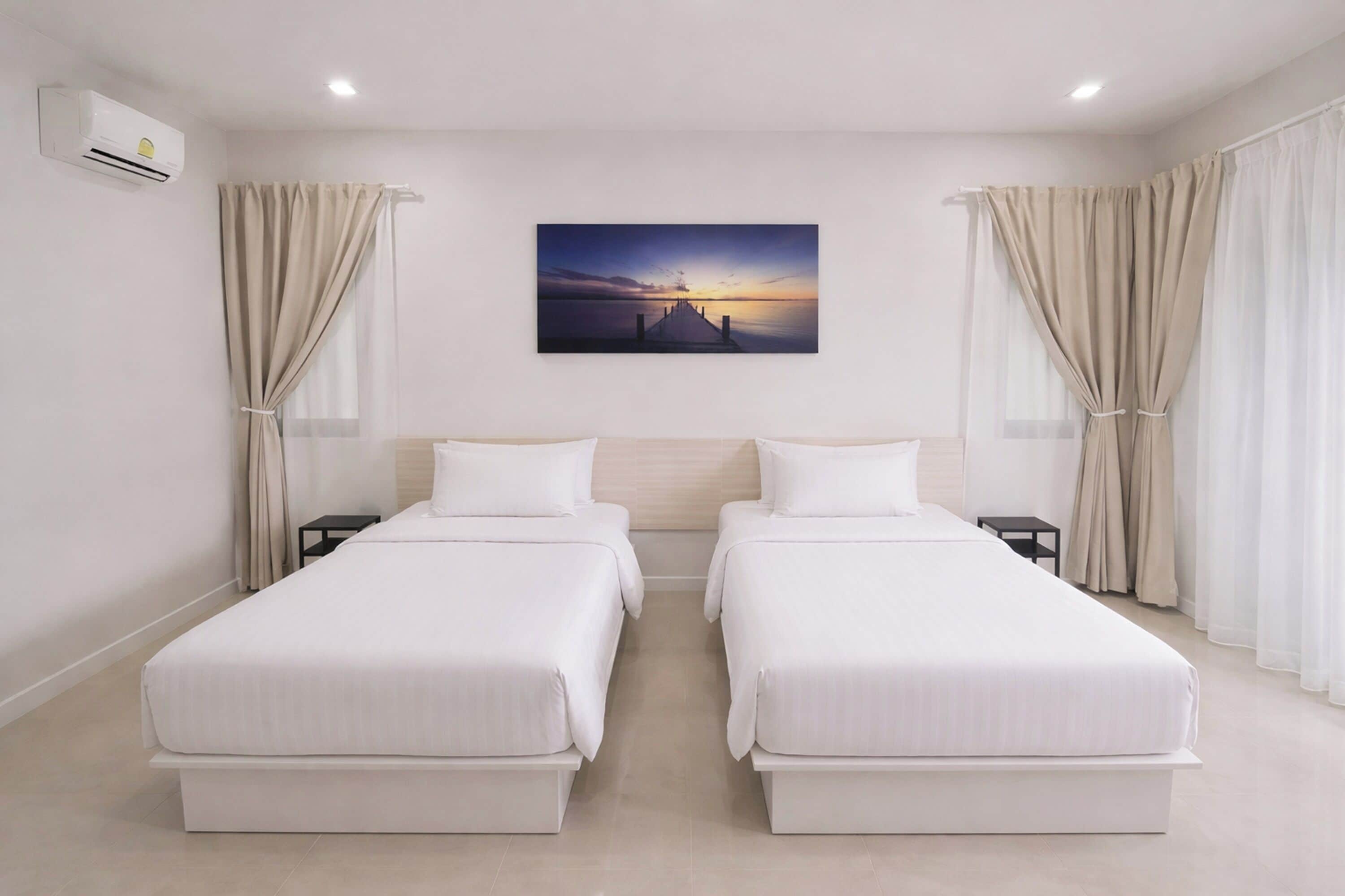 Superior Twin Room | Desk, iron/ironing board, free WiFi, bed sheets