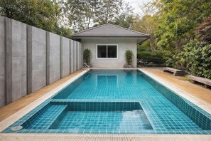 حمّام سباحة خارجي