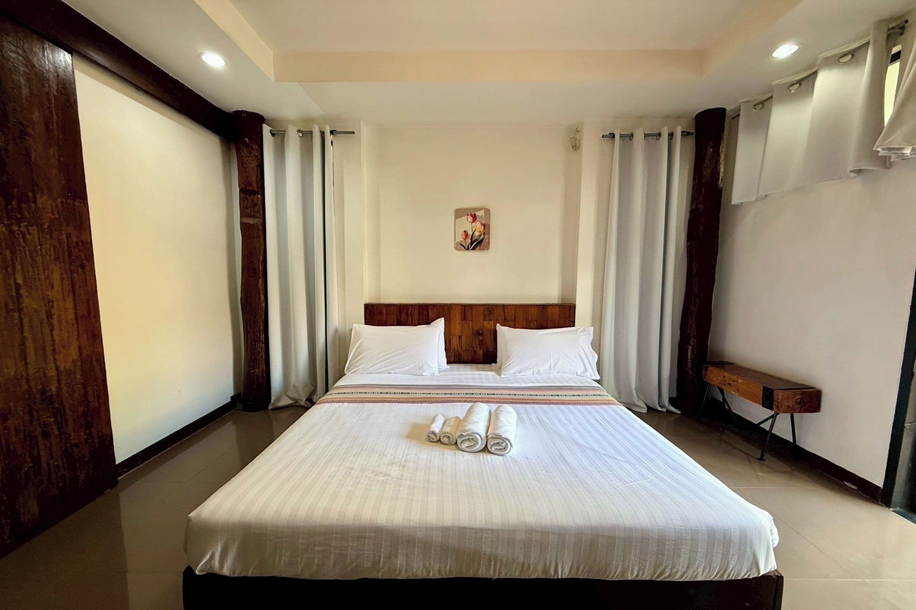Standard Double Room | Meja, Wi-fi percuma, cadar katil 