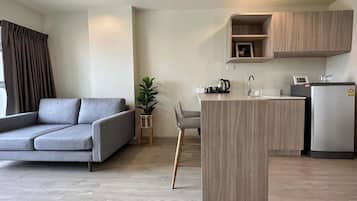 Leilighet – standard, 1 soverom | Skrivebord og sengetøy