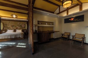 Luxury Twin Room, Hill View | Desk, blackout drapes, free WiFi, bed sheets - Yiyun Tingju Viewing Ancient Courtyard (Lijiang)