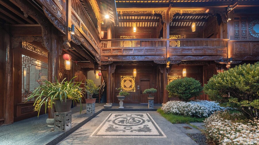 Yiyun Tingju Viewing Ancient Courtyard