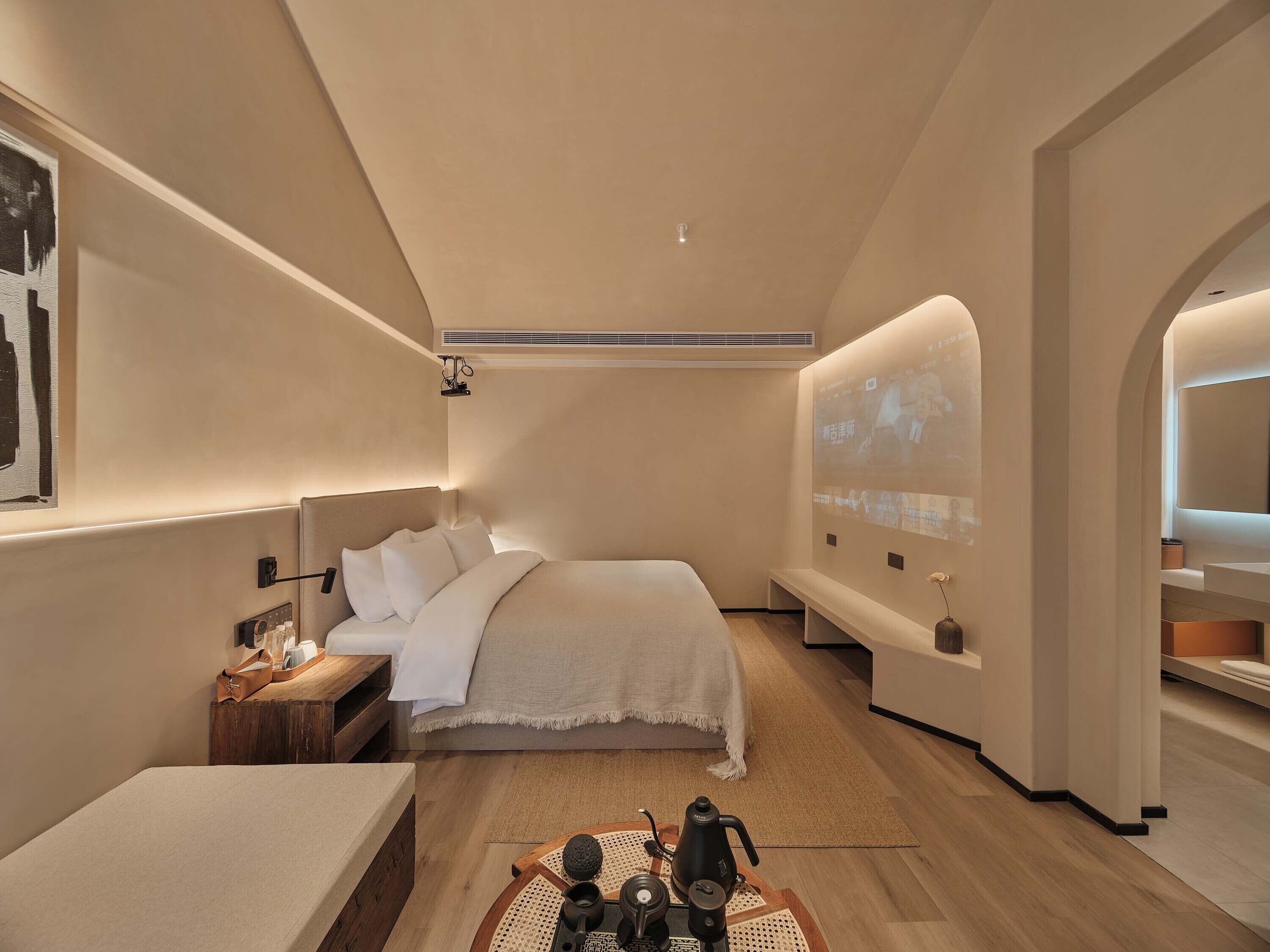 Romantic Double Room, Courtyard View | Desk, blackout drapes, free WiFi, bed sheets