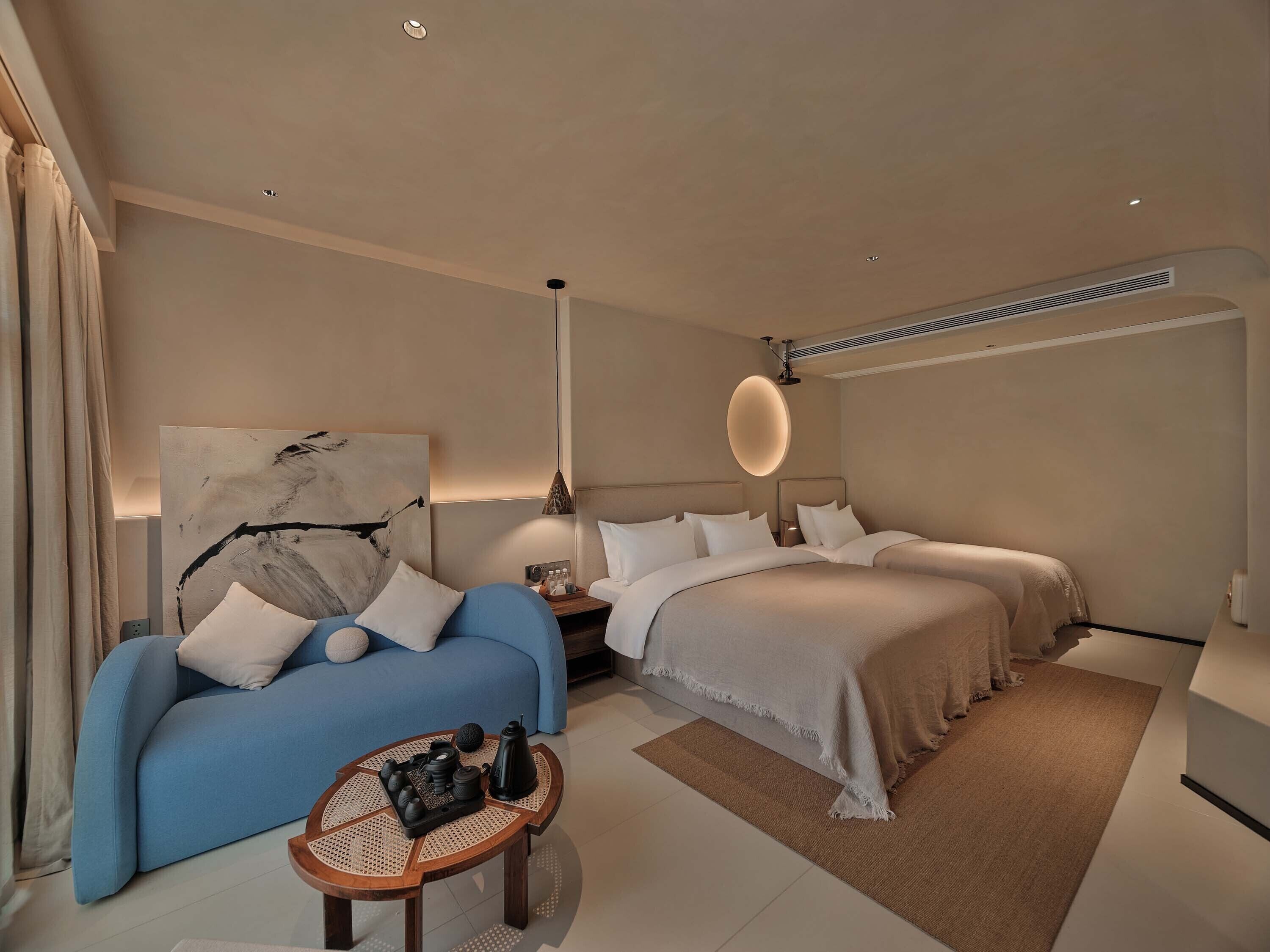 Senior Twin Room, Courtyard View | Desk, blackout drapes, free WiFi, bed sheets