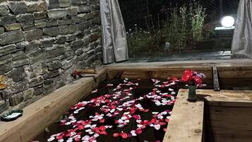 Deluxe Double Room, Balcony, Mountain View | Private spa tub