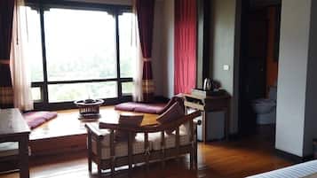 Doppia Deluxe, balcone, vista montagna | Ferro/asse da stiro, Wi-Fi gratuito