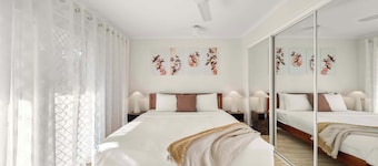 Sunshine Hideaway - Walk to Mooloolaba or Alex