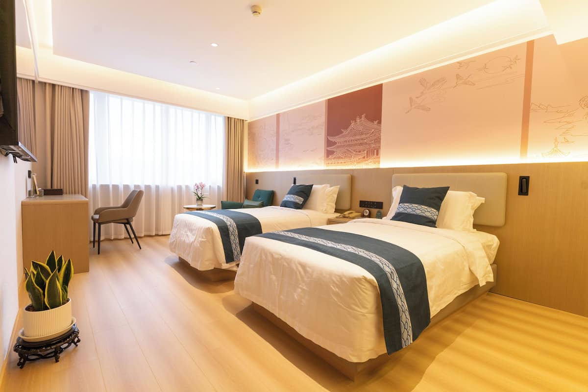 Down duvets, in-room safe, desk, laptop workspace