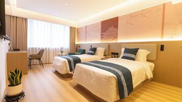 Down comforters, in-room safe, desk, laptop workspace