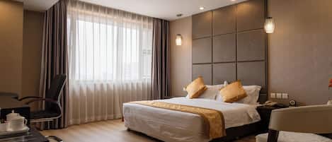 Business Single Room | In-room safe, desk, laptop workspace, blackout drapes