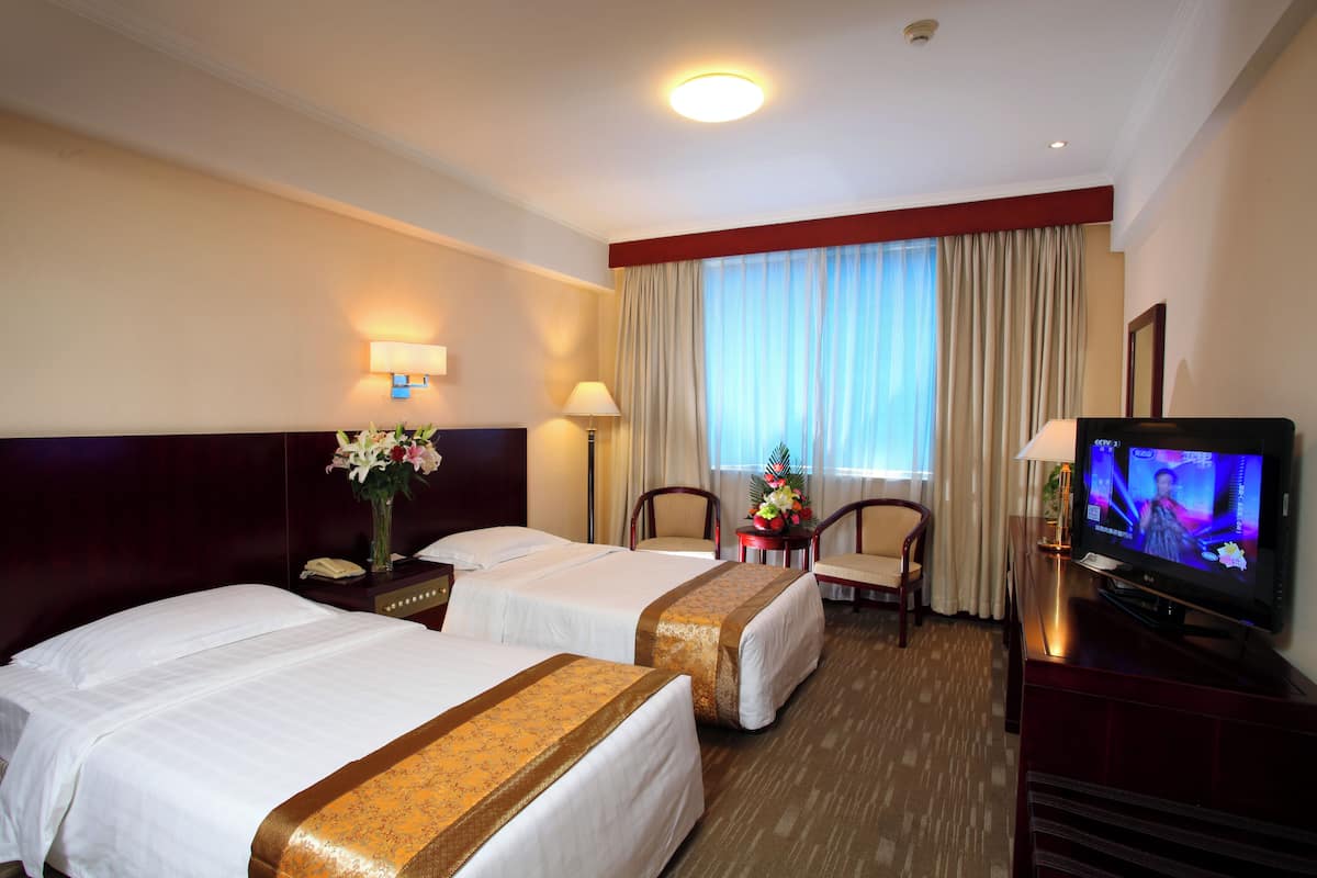 Familiesuite | Pengeskab på værelset, skrivebord, arbejdsområde til bærbare computere