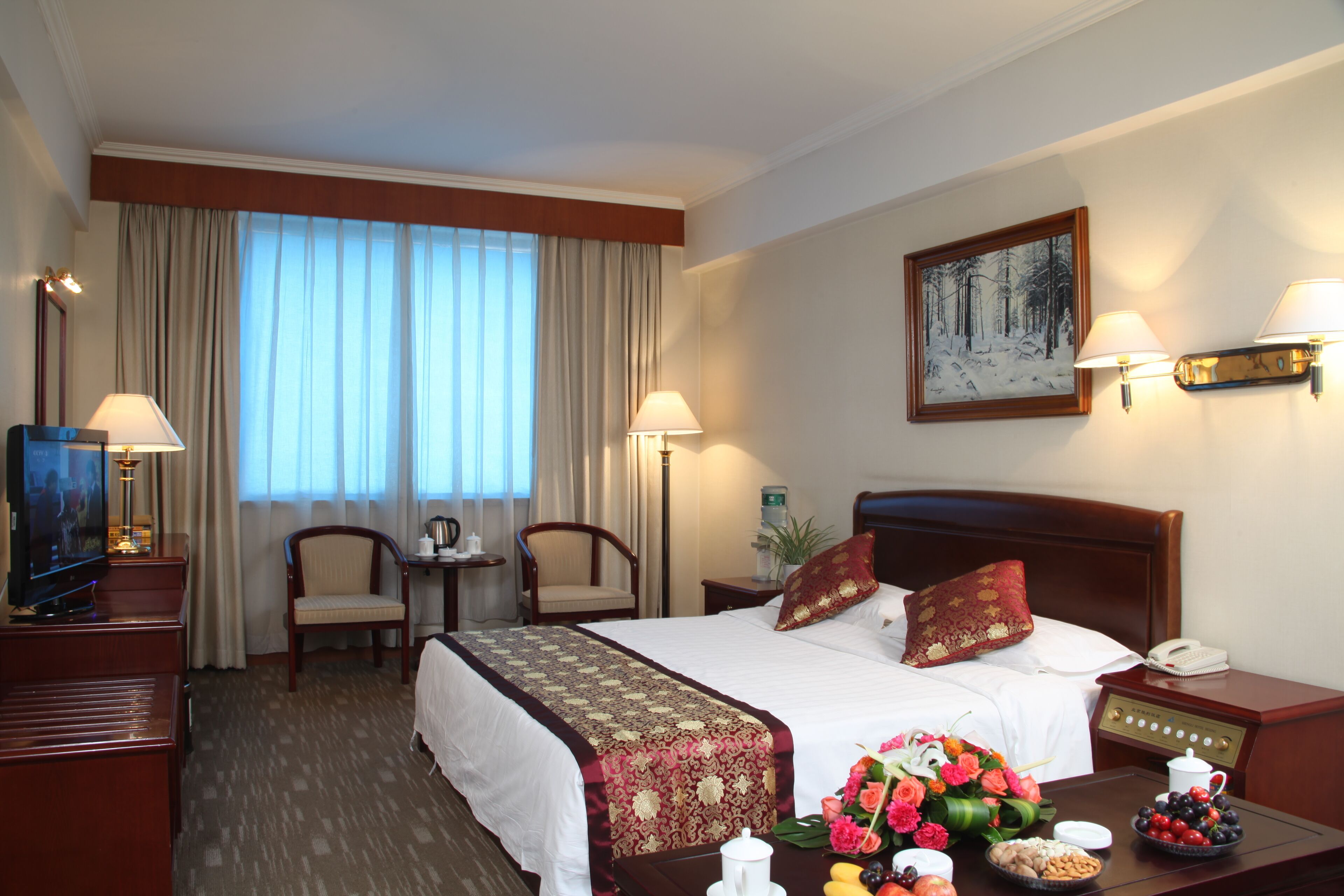 Down duvets, in-room safe, desk, laptop workspace