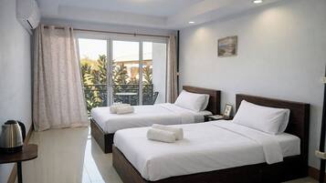 Deluxe Twin Room | Desk, rollaway beds, free WiFi, bed sheets