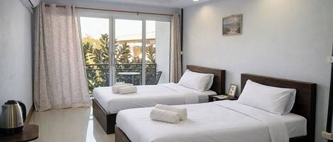 Deluxe Twin kamer | Een bureau, extra bedden (toeslag), gratis wifi, beddengoed