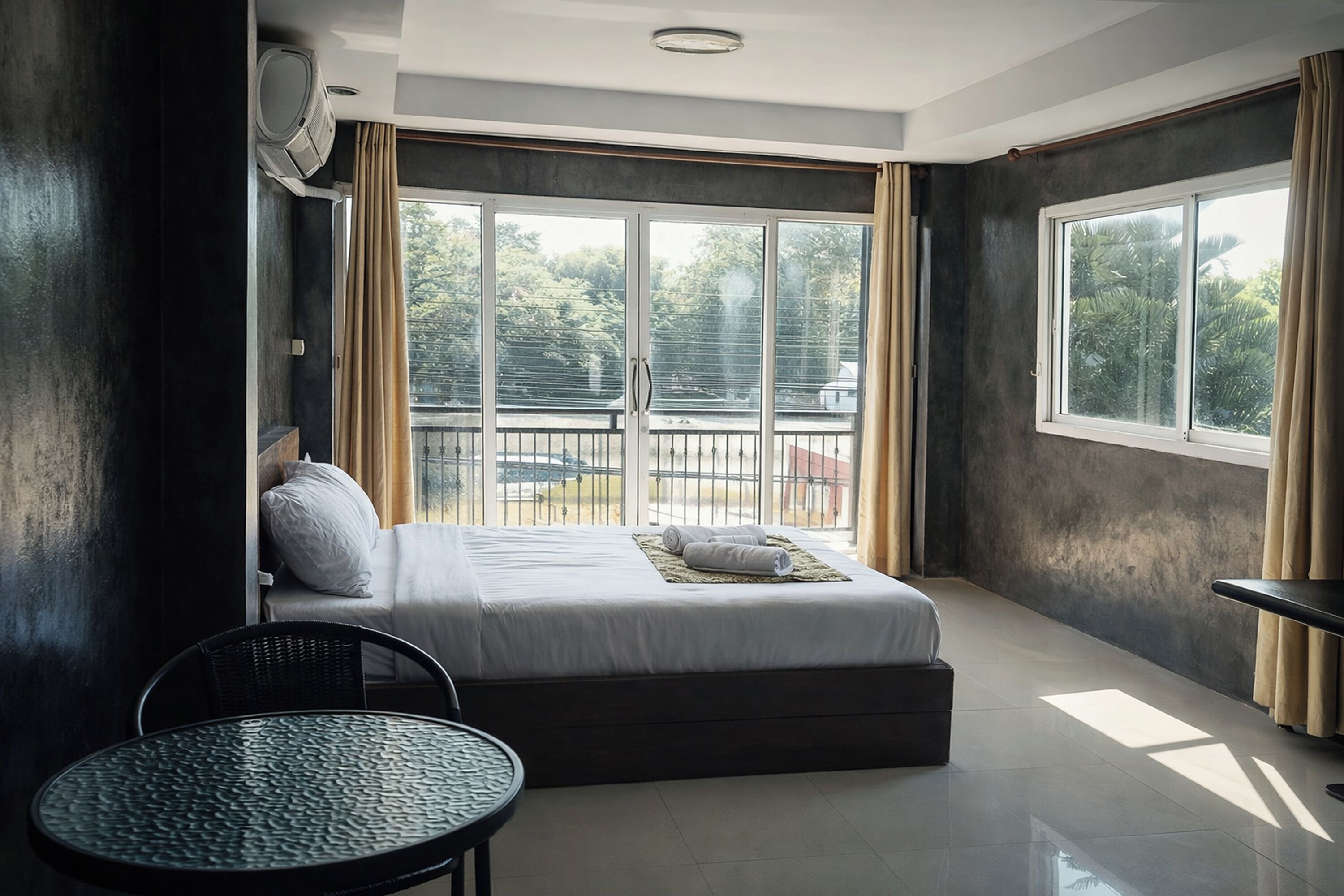 Deluxe Double Room | Desk, rollaway beds, free WiFi, bed sheets