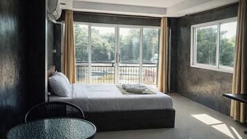 Deluxe Double Room | Desk, rollaway beds, free WiFi, bed sheets