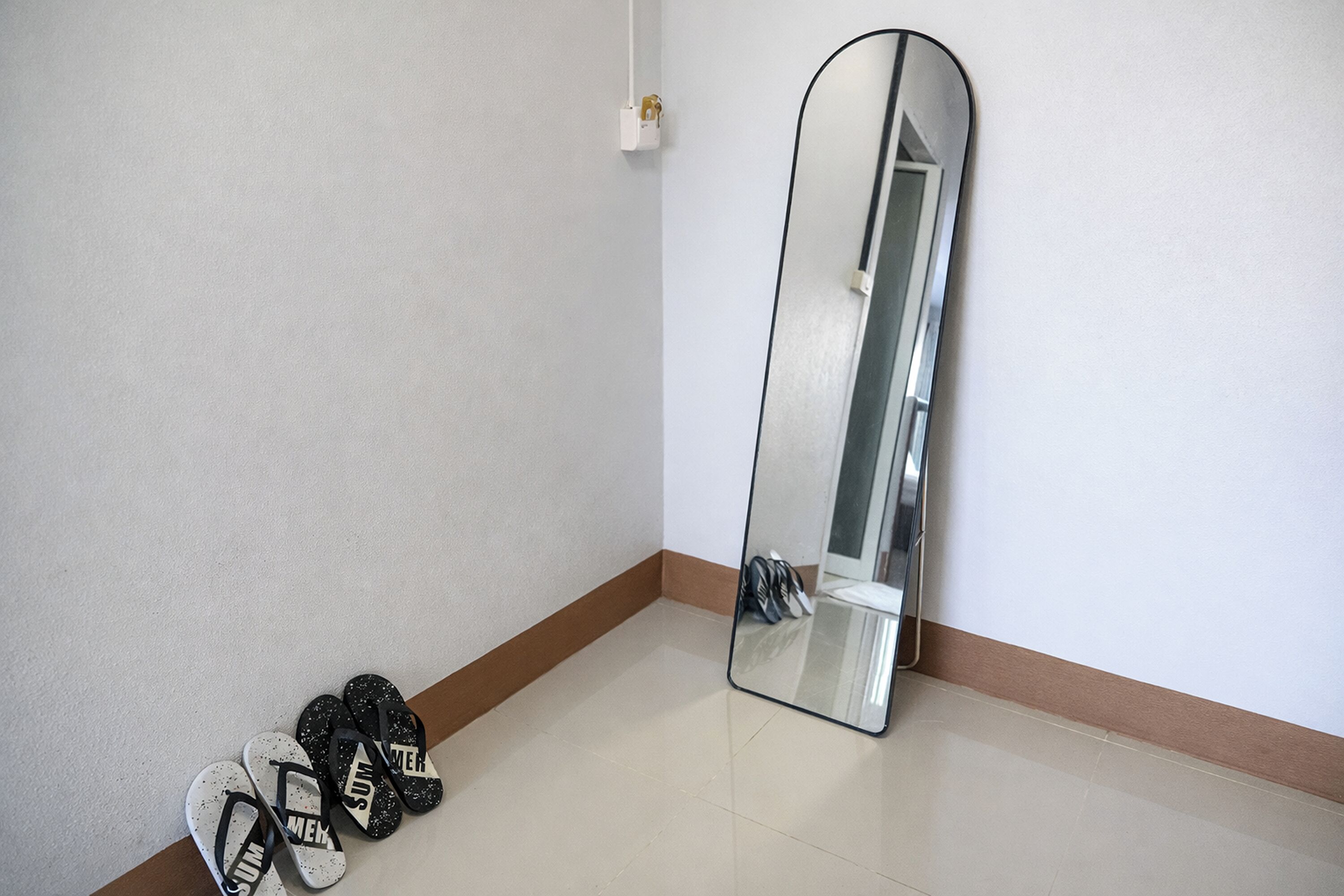 غرفة ديلوكس بسريرين منفصلين | مكتب وأسرّة قابلة للطي وواي فاي مجانًا وملاءات أسرّة