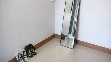 Deluxe Twin Room | Desk, rollaway beds, free WiFi, bed sheets