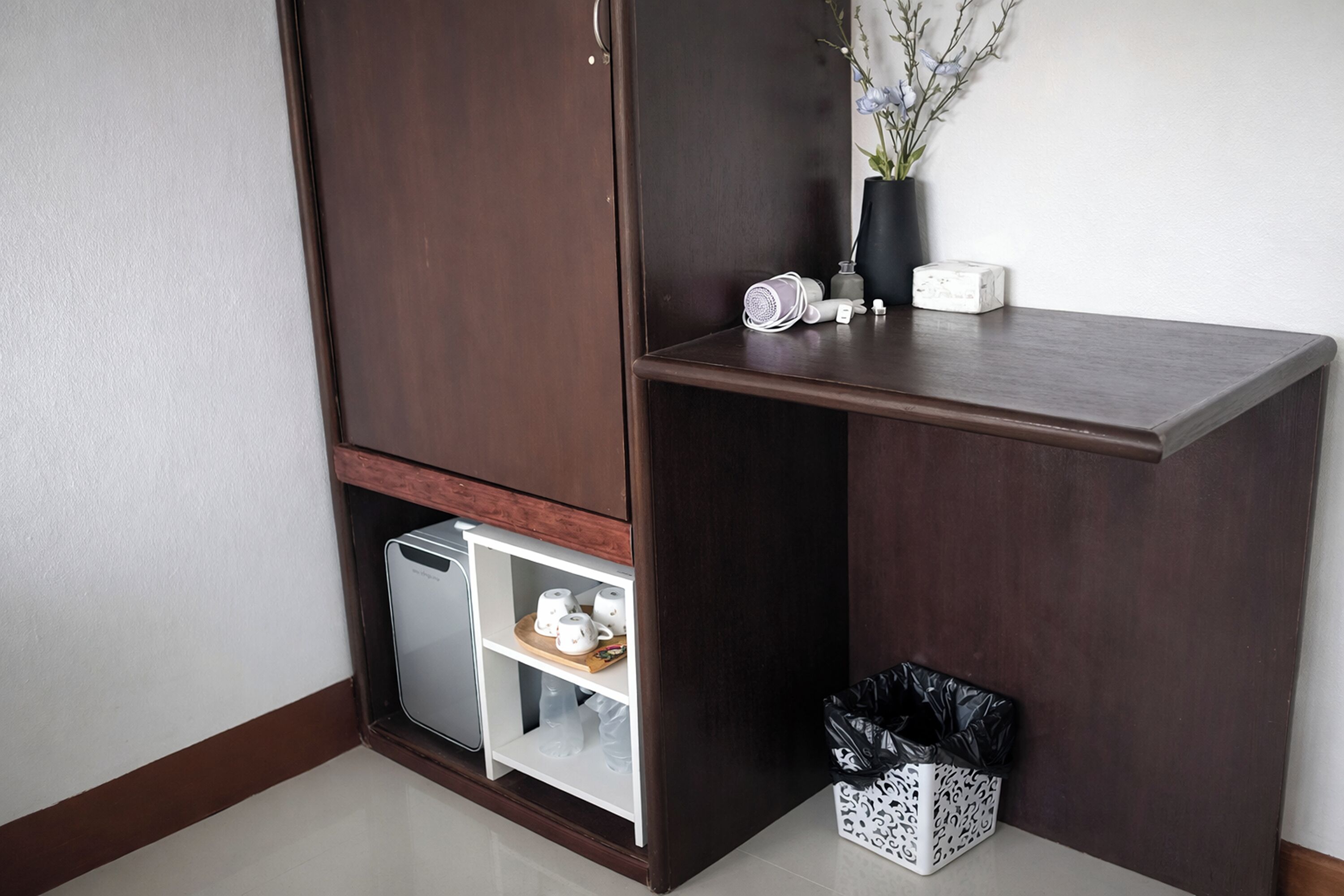 Desk, rollaway beds, free WiFi, bed sheets