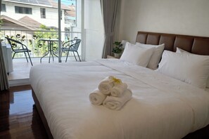 Phòng đôi Premier | Minibar, bàn, màn/rèm cản sáng, bàn ủi/dụng cụ ủi quần áo 