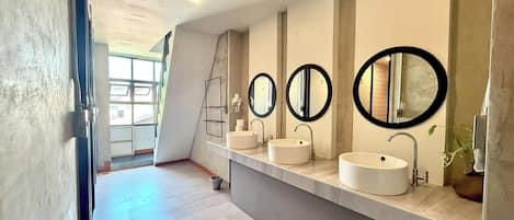 Shared Dormitory | Bathroom | Shower, free toiletries, towels, soap
