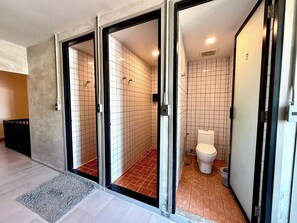 共  同ドミトリー | バスルーム | シャワー、レインフォールシャワー、バスアメニティ (無料)、タオル