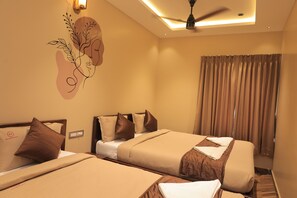 Family Apartment, Balcony, City View | Desk, laptop workspace, free WiFi - Sasirekha Residency & Homestay (Puducherry)