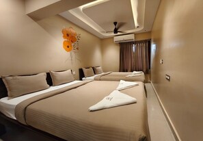 Family Apartment, Balcony, City View | Desk, laptop workspace, free WiFi - Sasirekha Residency & Homestay (Puducherry)