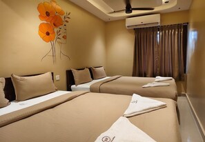 Family Apartment, Balcony, City View | Desk, laptop workspace, free WiFi - Sasirekha Residency & Homestay (Puducherry)