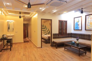 Family Quadruple Room | Living area - Sasirekha Residency & Homestay (Puducherry)
