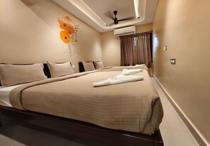 Family Apartment, Balcony, City View | Desk, laptop workspace, free WiFi - Sasirekha Residency & Homestay (Puducherry)