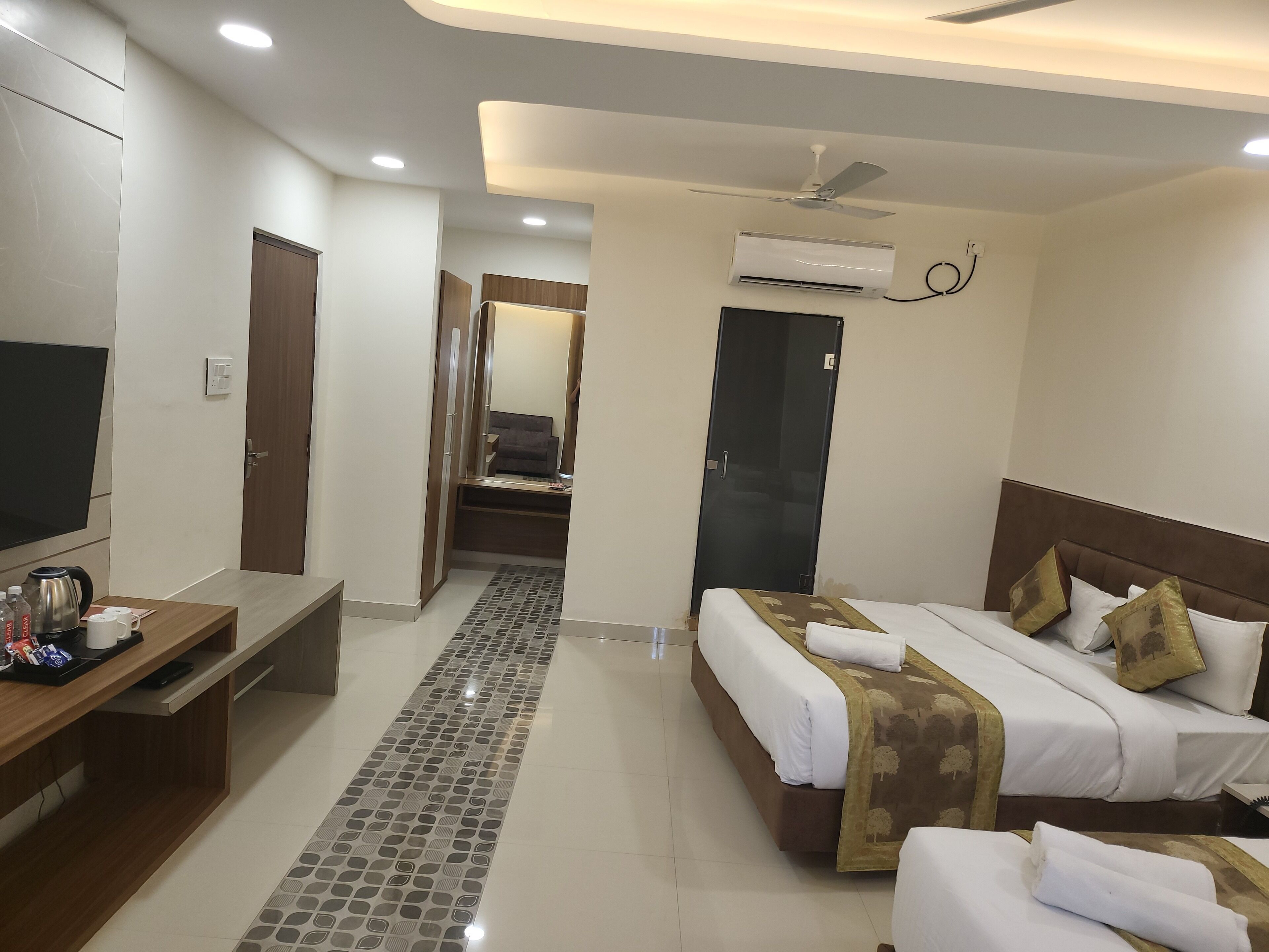 Family Twin Room | Laptop workspace, blackout drapes, soundproofing, iron/ironing board