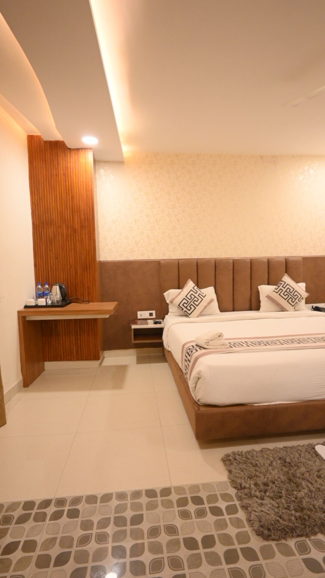 Luxury Suite, City View | Laptop workspace, blackout drapes, soundproofing, iron/ironing board