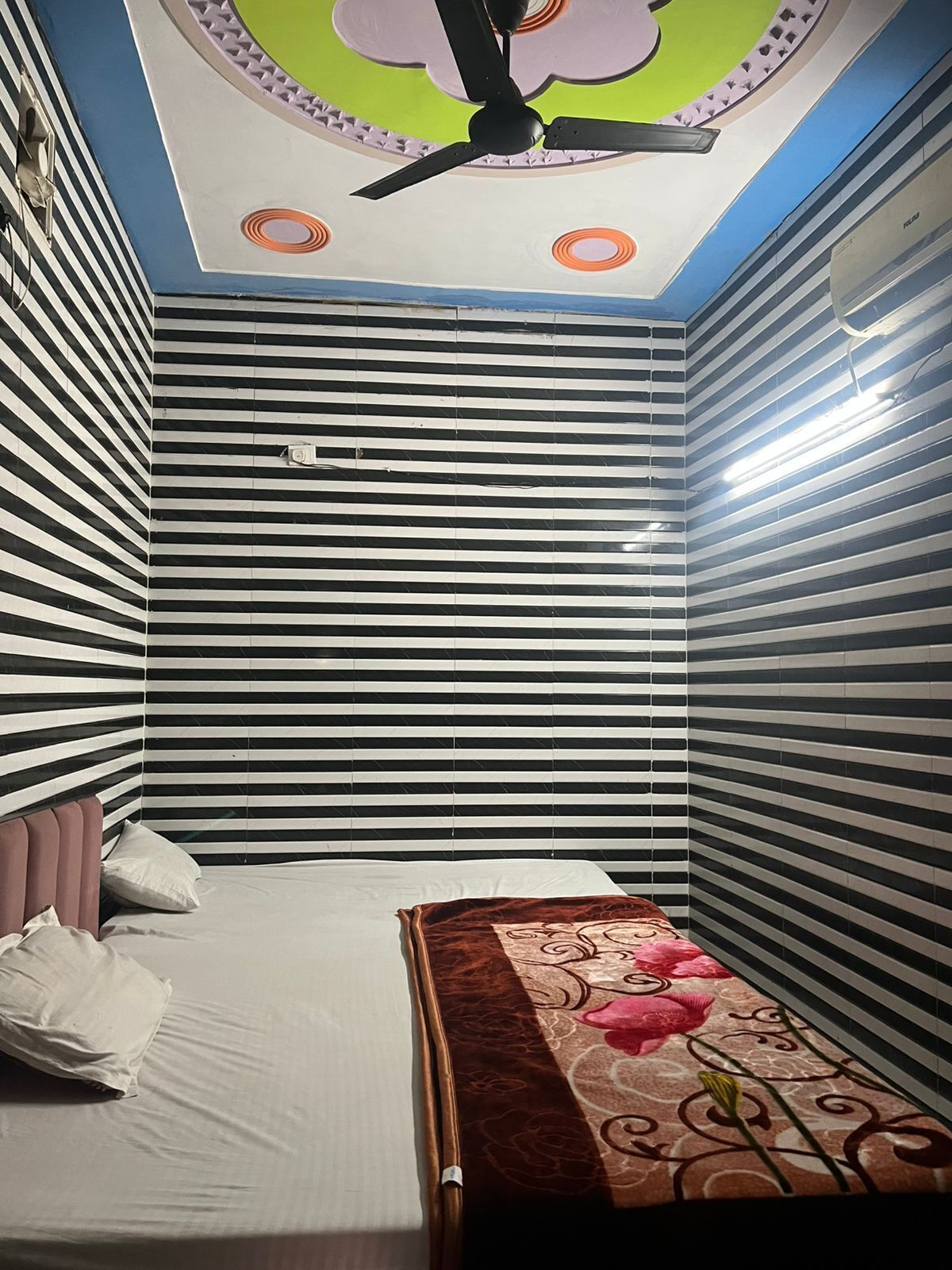 Triple Room | Free WiFi, bed sheets