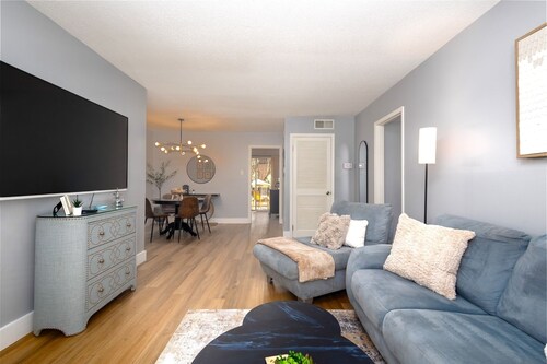 Samford Serenity in Homewood- 1min to Samford, 5 mins to UAB, Central Location!