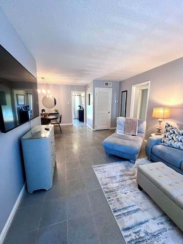 Samford Serenity in Homewood- 1min to Samford, 5 mins to UAB, Central Location!