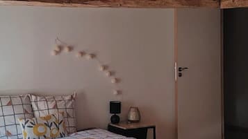 Iron/ironing board, Internet, bed sheets