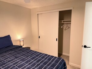1 bedroom, WiFi, bed sheets - Cozy 1-bedroom in fabulous Downtown Denver with AC (Denver)