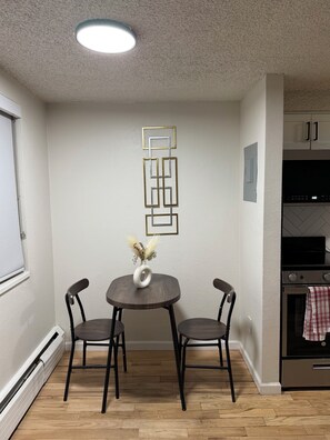 Dining - Cozy 1-bedroom in fabulous Downtown Denver with AC (Denver)