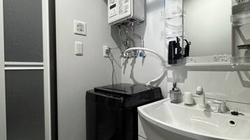 Apartment | Bathroom | Free toiletries, hair dryer, slippers, bidet