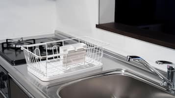 Apartamento | Cozinha privada | Geladeira, micro-ondas, cooktop, cadeirão de bebê