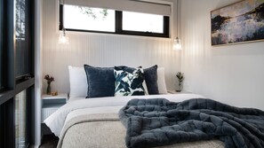 Iron/ironing board, Internet, bed sheets - Piccola Retreats - Tiny Houses (Hepburn)